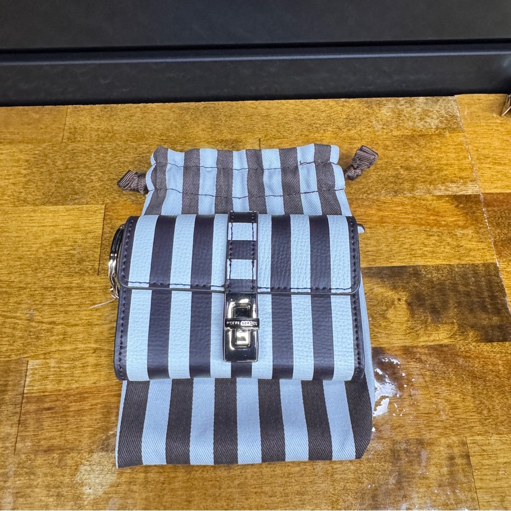 New with tags Henri Bendel Wallet